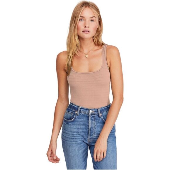FREE PEOPLE SQUARE ONE SEAMLESS CAMI IN NUDE Medium Large SOLD OUT - Picture 1 of 3